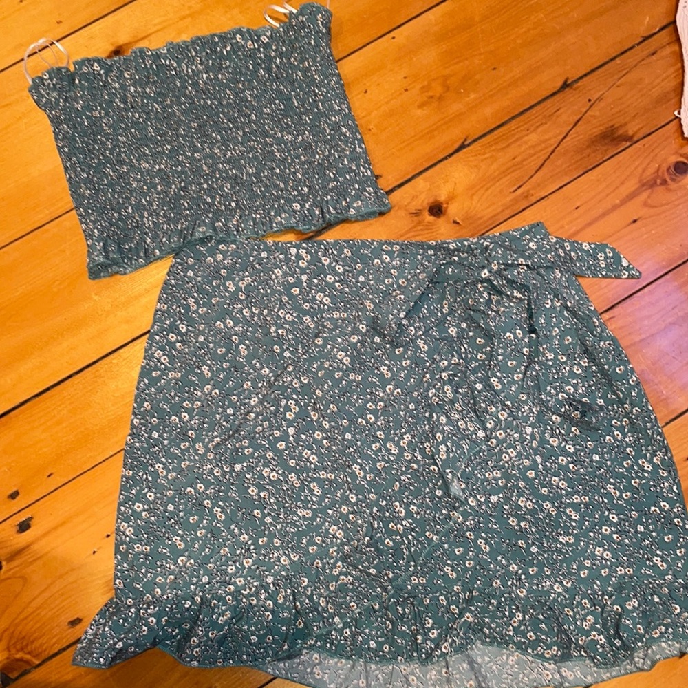 Floral green set, bandeau shirt with skirt - NWOT